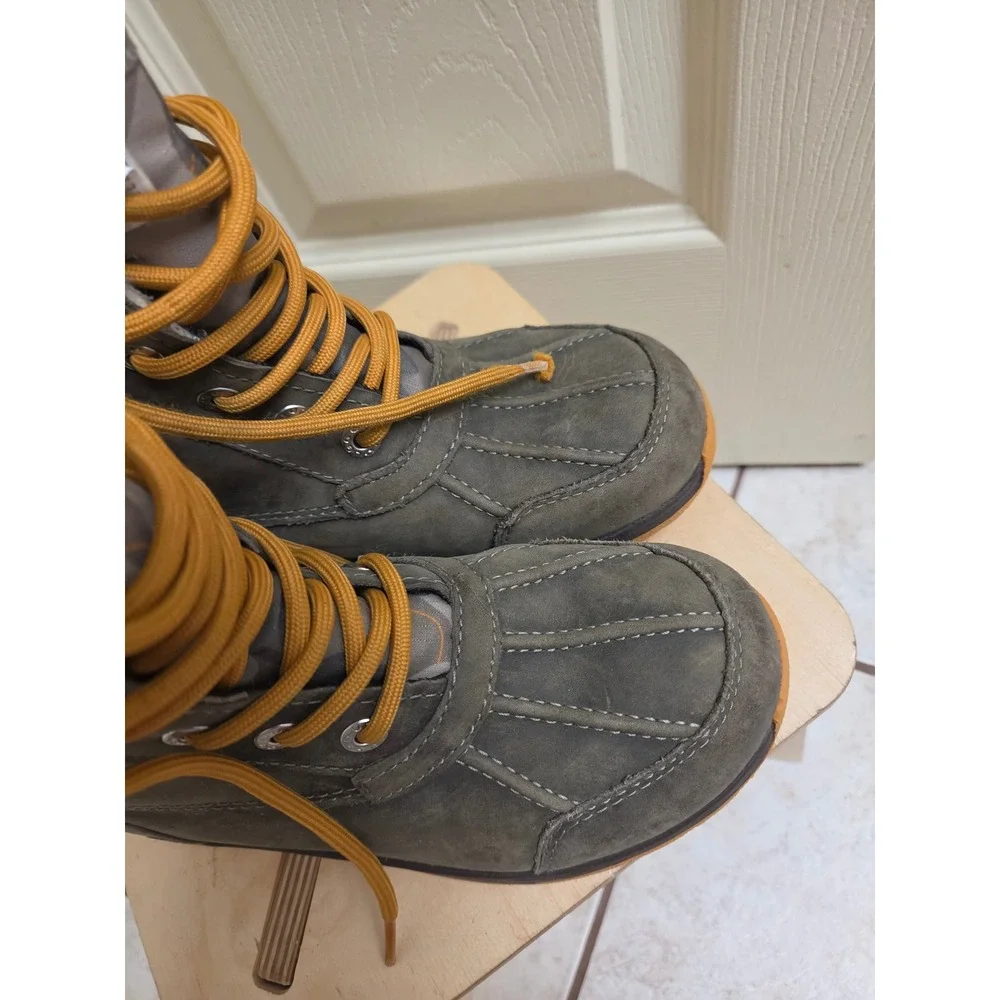 UGG Kids Butte Camo Waterproof Winter Snow Boots Grey Orange 1017220K‎ Size 2